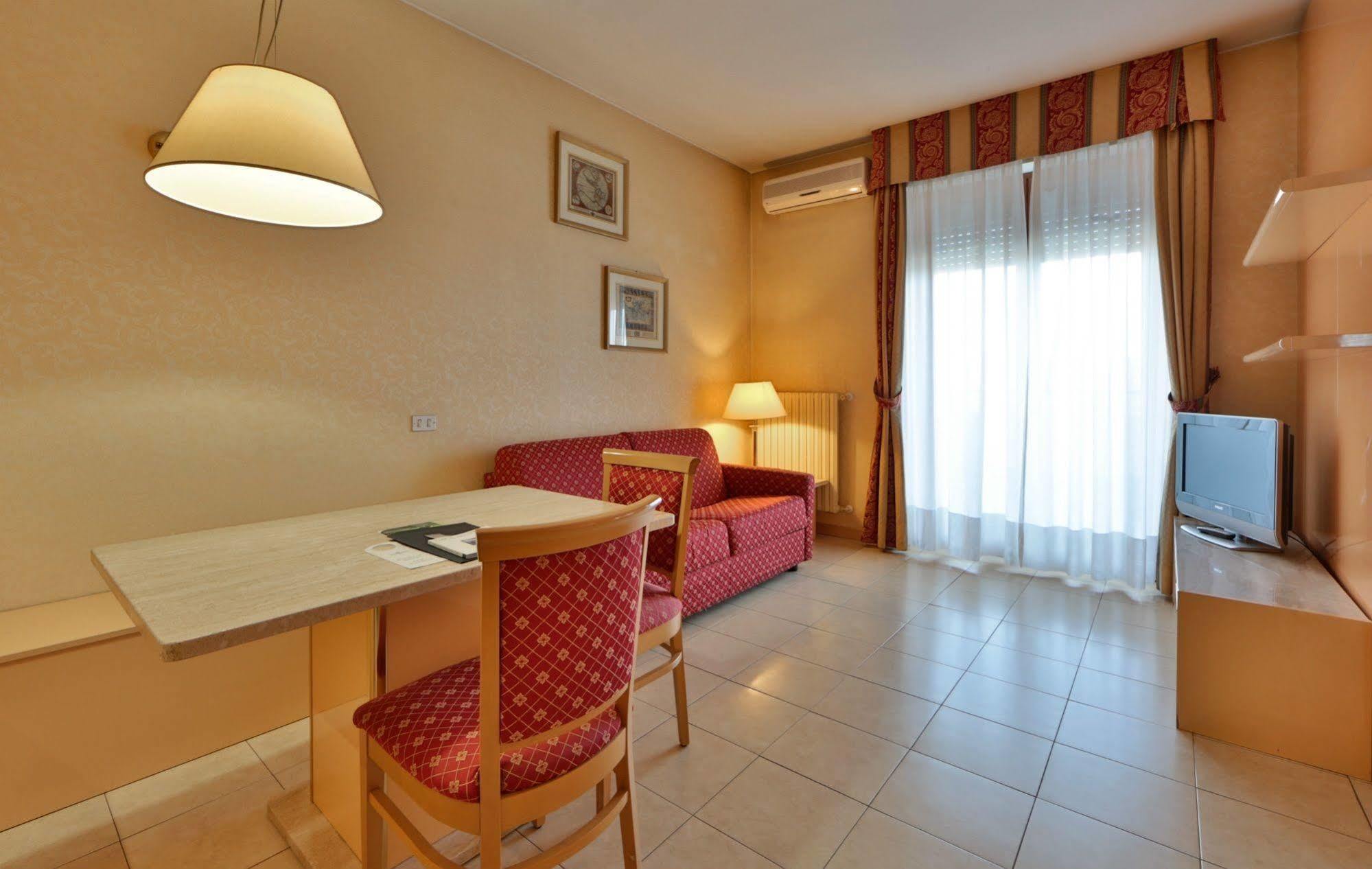 Unaway Hotel & Residence Quark Due Milano Eksteriør billede