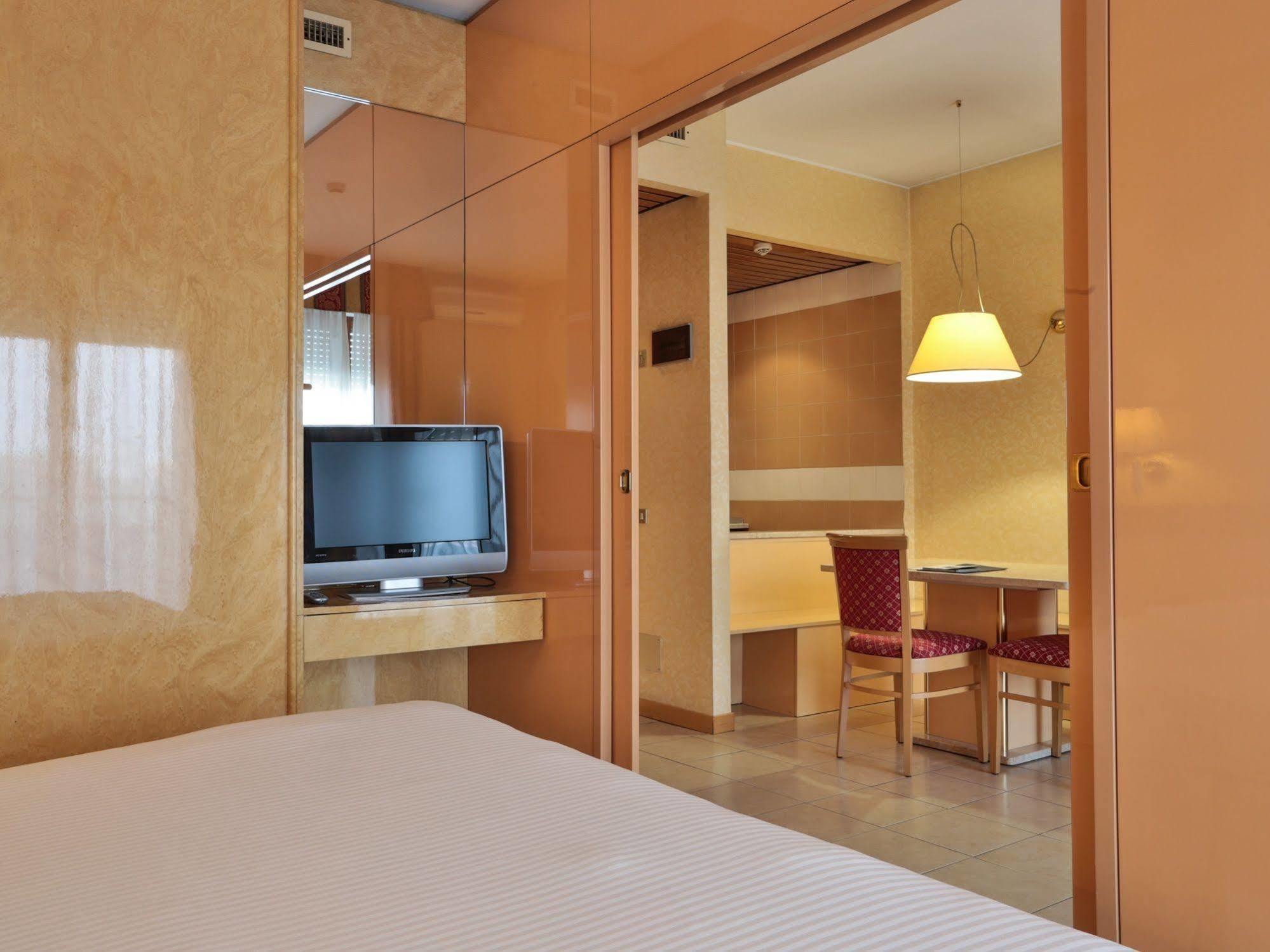 Unaway Hotel & Residence Quark Due Milano Eksteriør billede